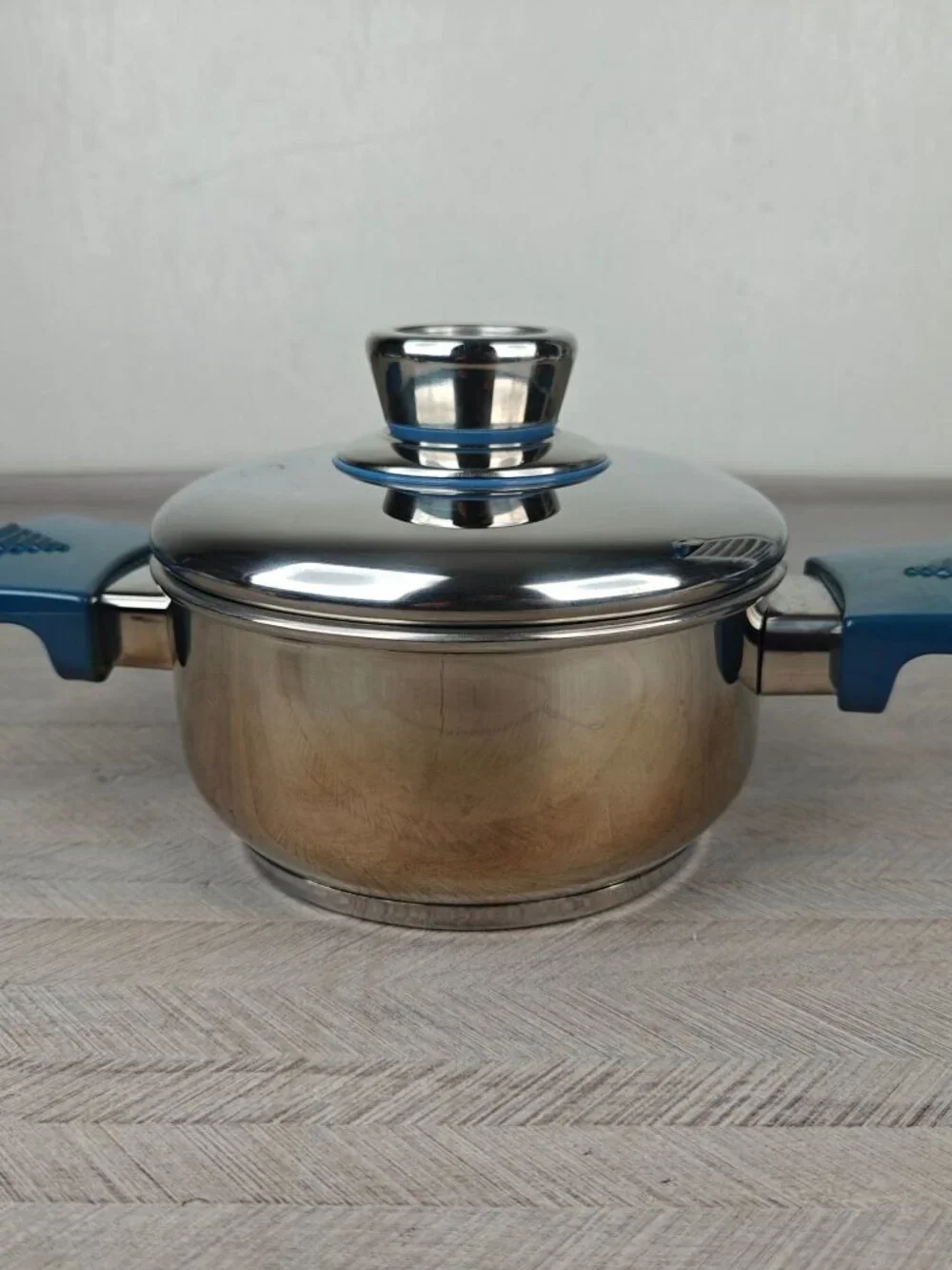 Air Core Walkaway Cookware Stainless Steel 1Qt Saucepan W/Lid Thermostat Blue
